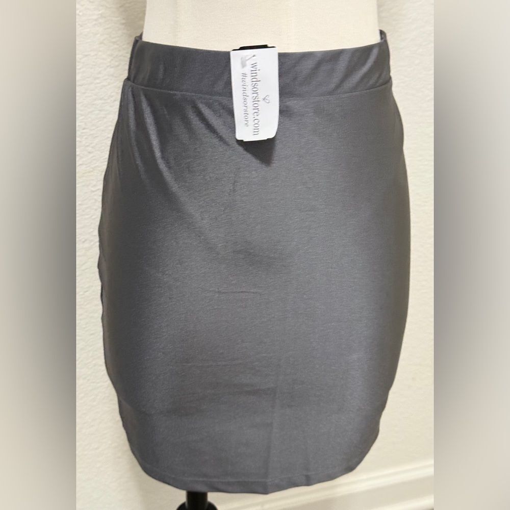 Windsor Gray Skirt, NWT, Size Medium